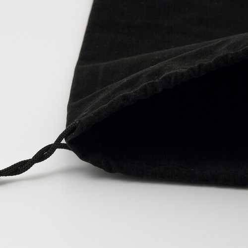 Hanging of the bag with black cord